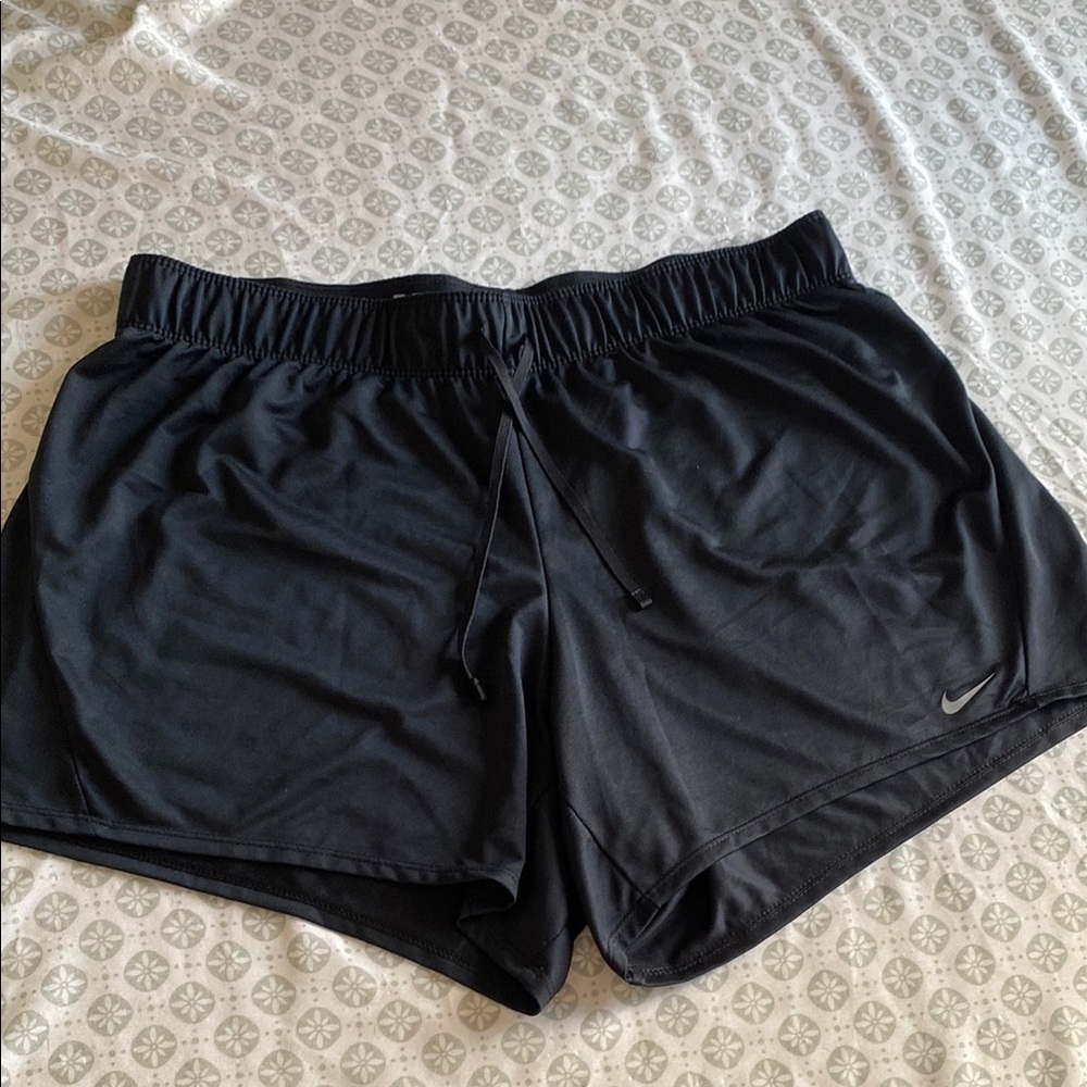 Nike Black Athletic Shorts Breathable Lightweight Design